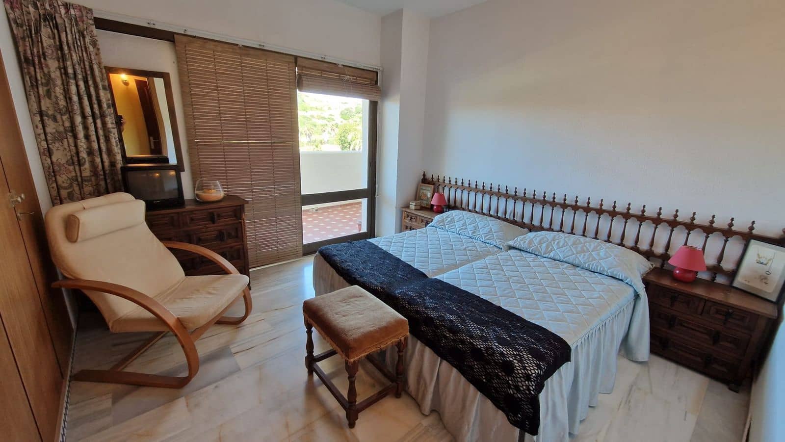 2 bedroom Apartment for sale in Estepona with pool - € 335,000 (Ref: 10062147)