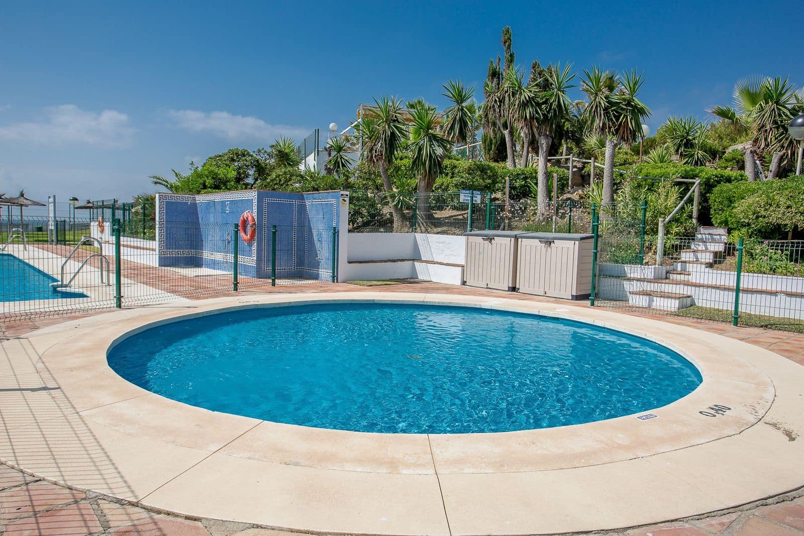 2 bedroom Apartment for sale in Estepona with pool - € 335,000 (Ref: 10062147)