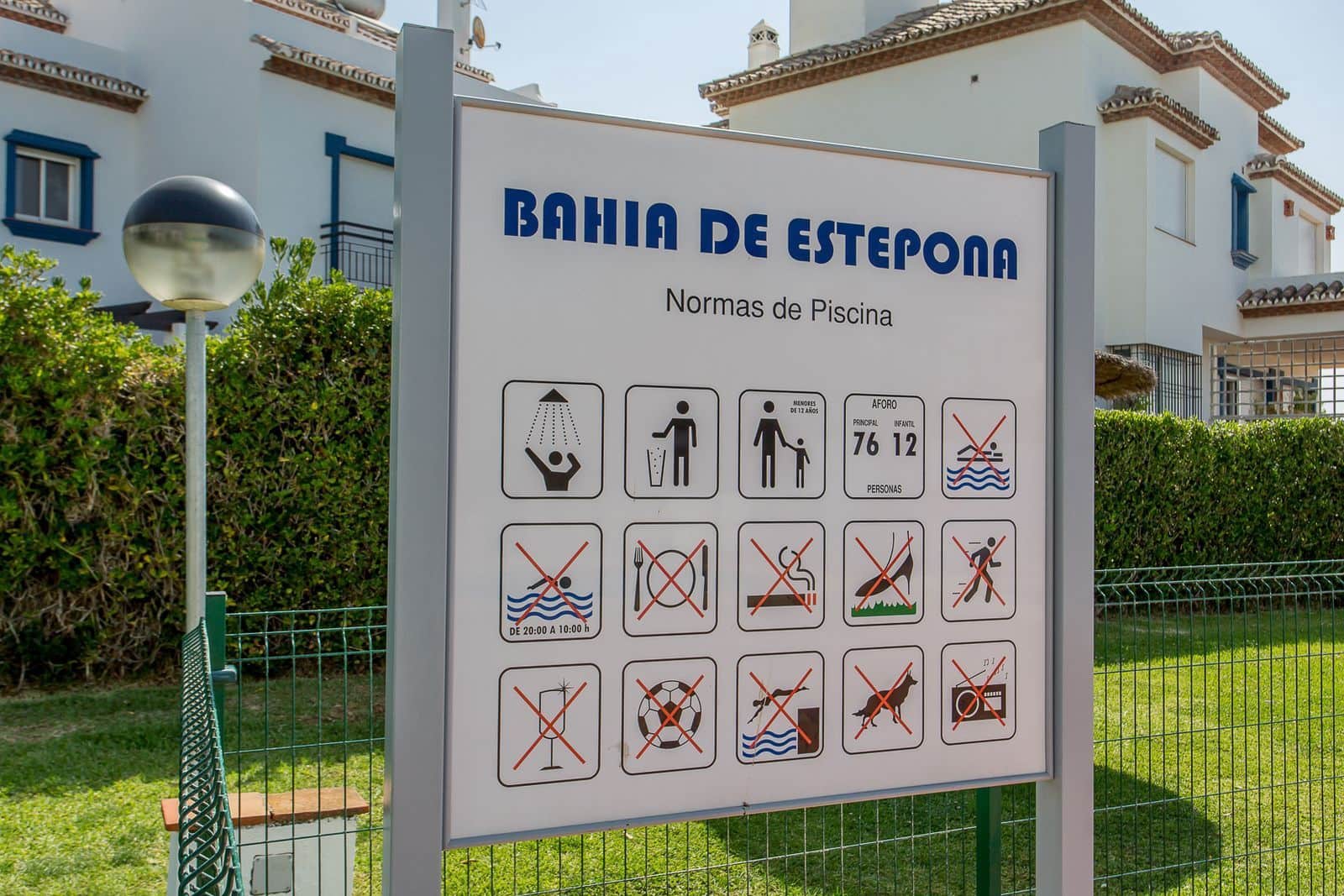 2 bedroom Apartment for sale in Estepona with pool - € 335,000 (Ref: 10062147)