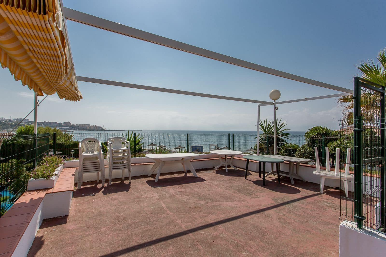 2 bedroom Apartment for sale in Estepona with pool - € 335,000 (Ref: 10062147)