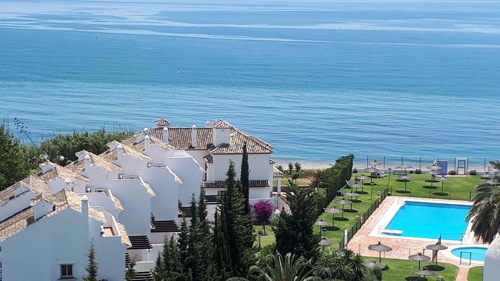 2 bedroom Apartment for sale in Estepona with pool - € 335,000 (Ref: 10062147)
