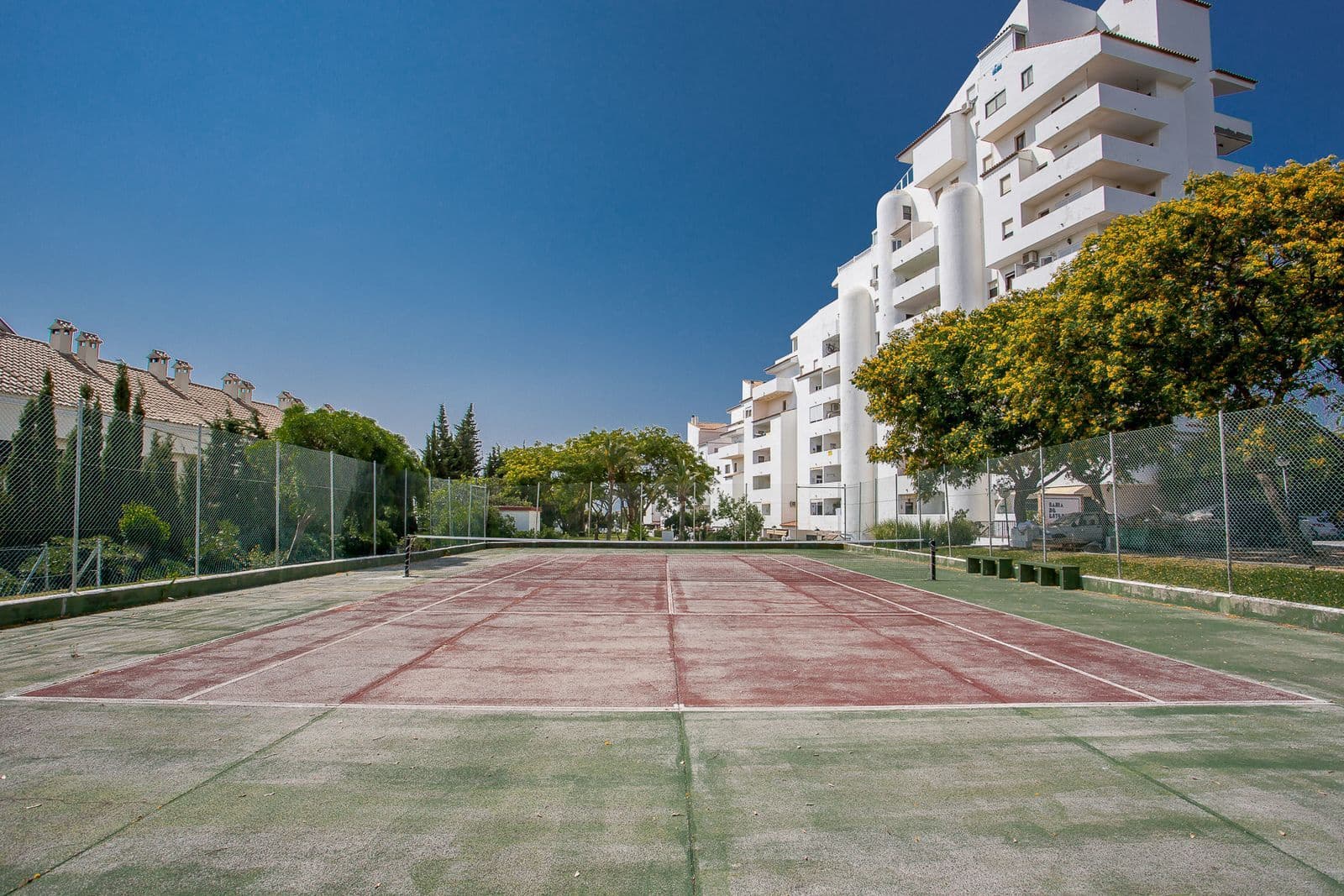 2 bedroom Apartment for sale in Estepona with pool - € 335,000 (Ref: 10062147)