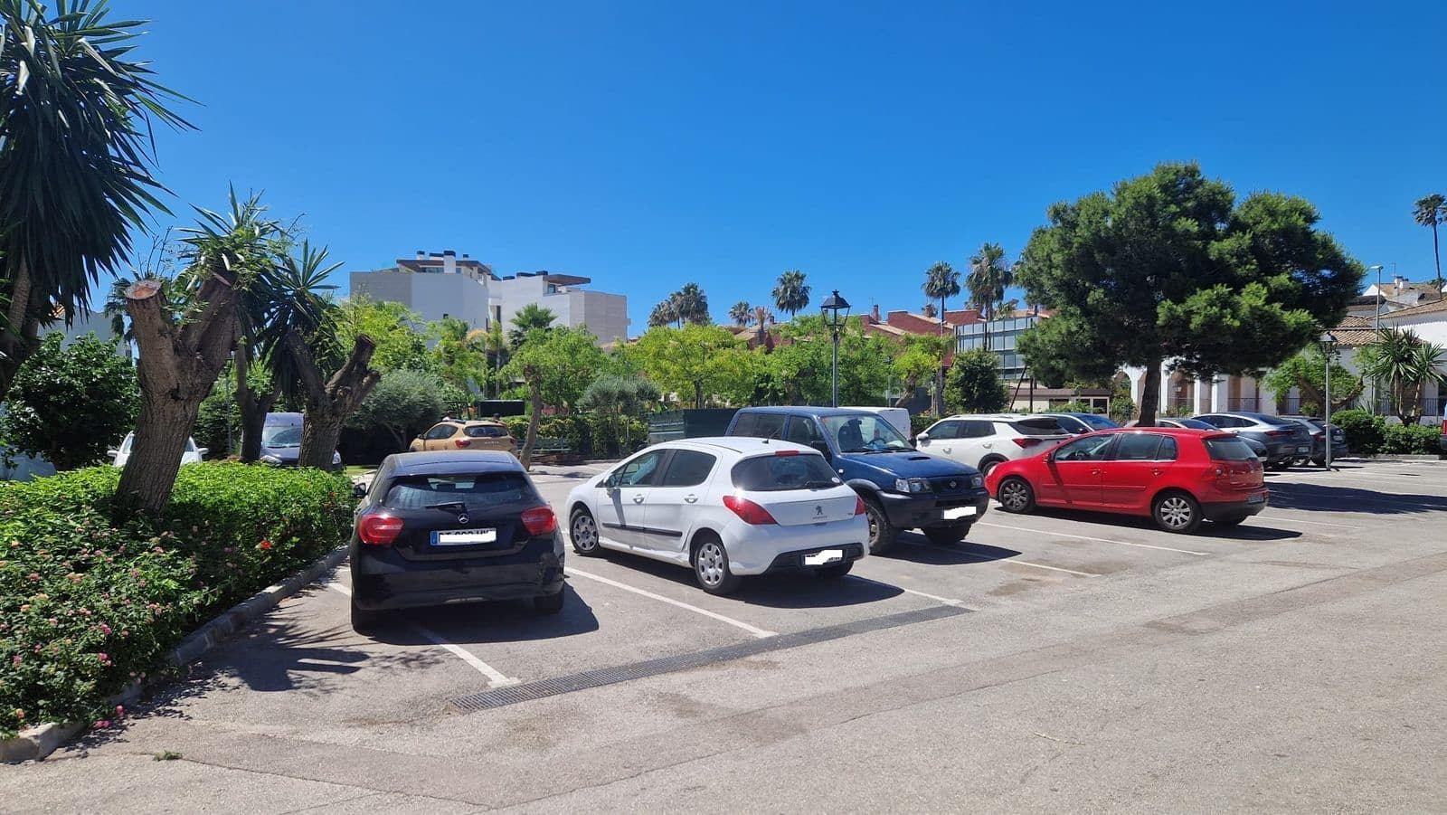 2 bedroom Apartment for sale in Estepona with pool - € 335,000 (Ref: 10062147)