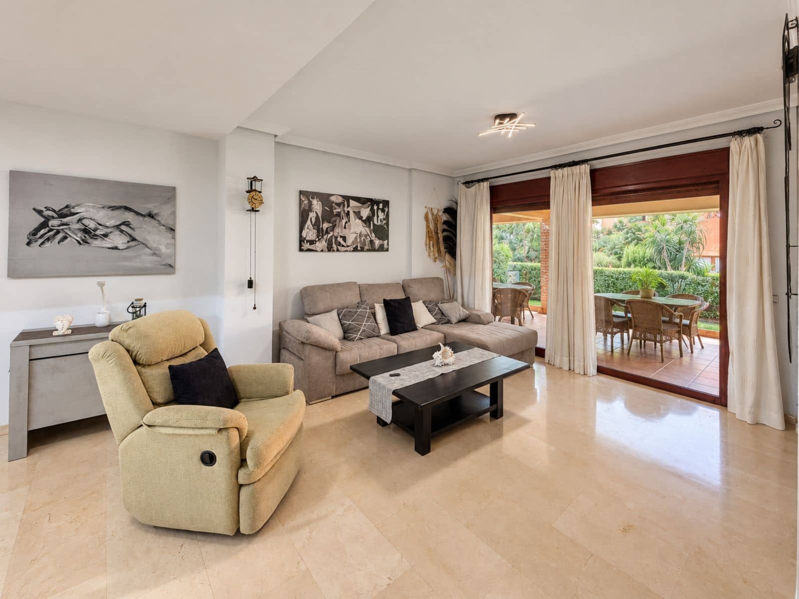 Apartamento de 2 habitaciones en Casares en venta con piscina garaje - 485.000 € (Ref: 10065027)