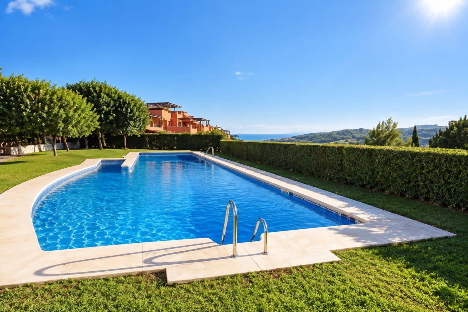 Apartamento de 2 habitaciones en Casares en venta con piscina garaje - 485.000 € (Ref: 10065027)