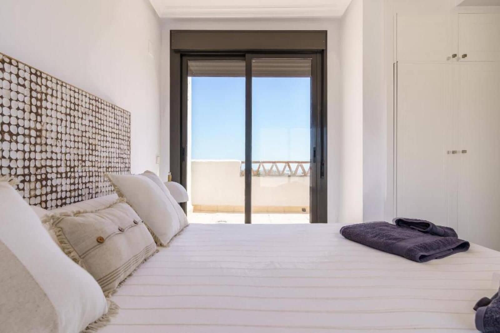 Ático de 2 habitaciones en Estepona en venta con piscina garaje - 450.000 € (Ref: 10065028)
