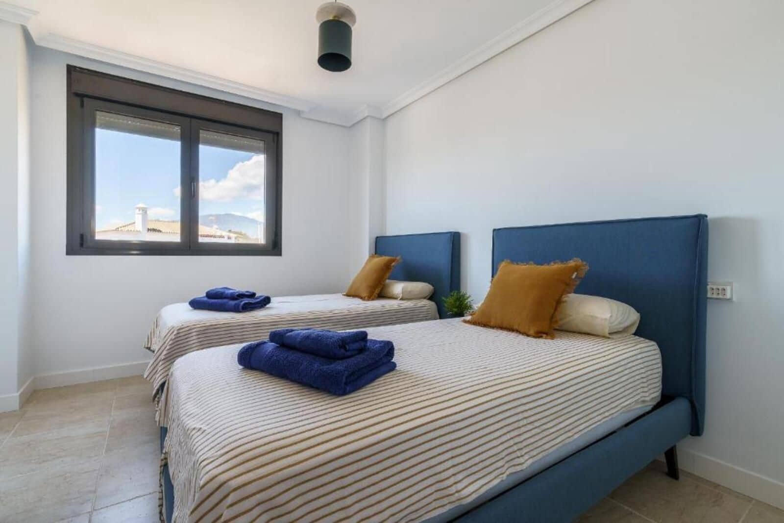 Ático de 2 habitaciones en Estepona en venta con piscina garaje - 450.000 € (Ref: 10065028)
