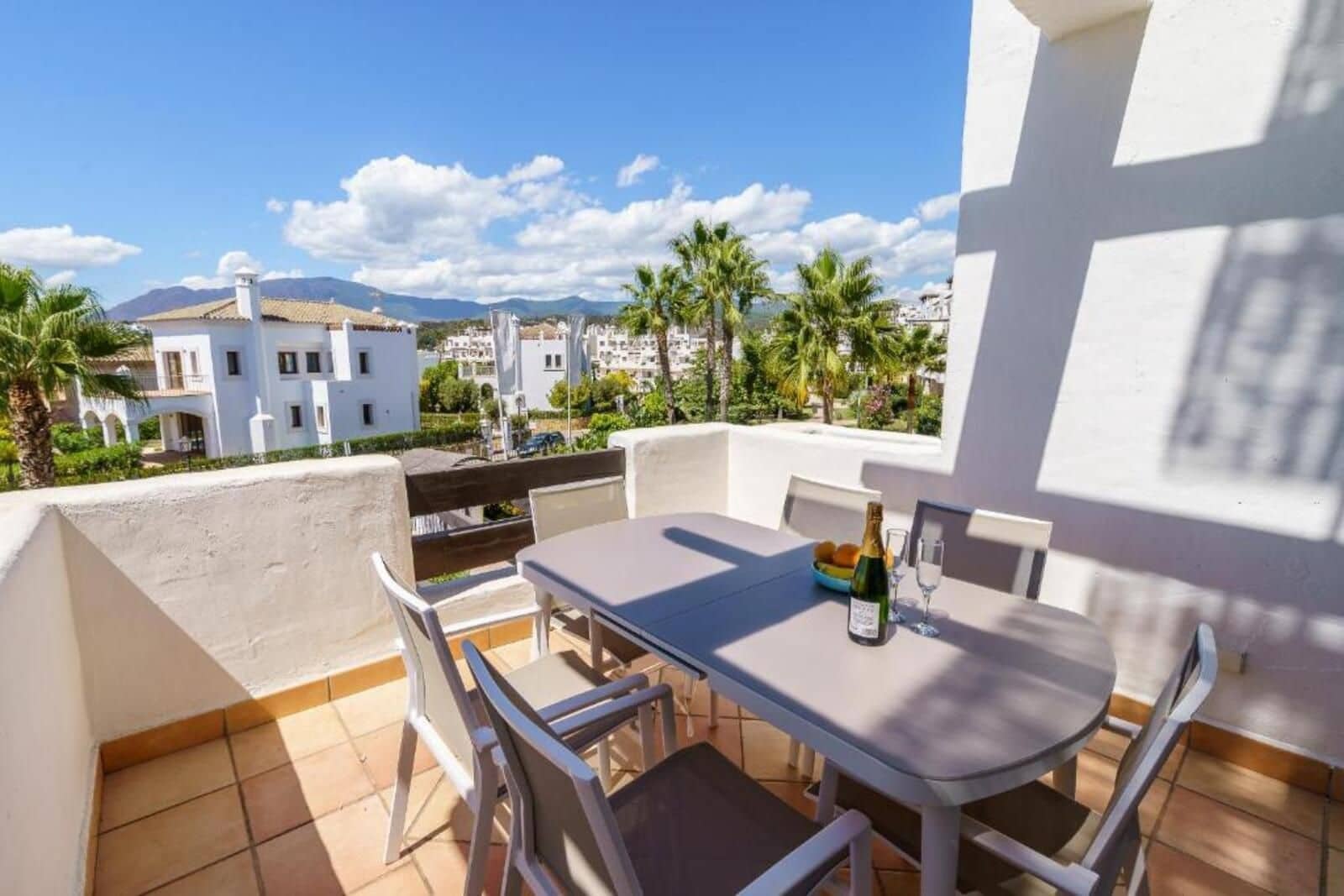 Ático de 2 habitaciones en Estepona en venta con piscina garaje - 450.000 € (Ref: 10065028)