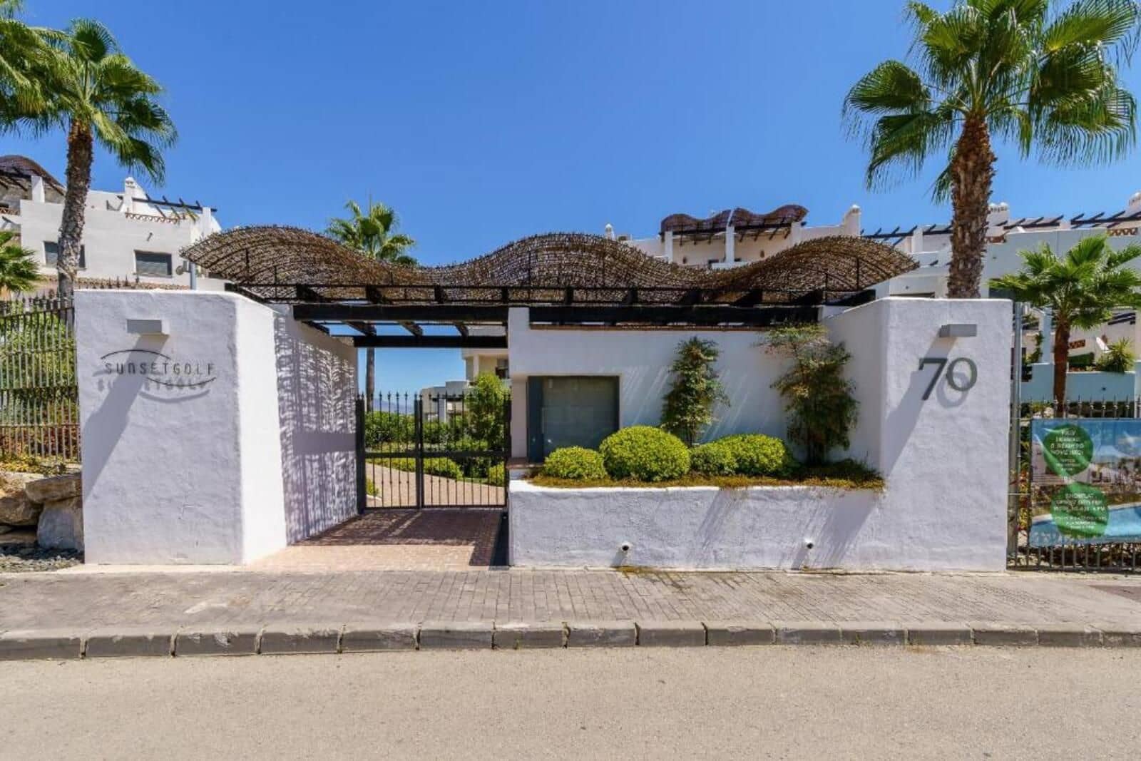 Ático de 2 habitaciones en Estepona en venta con piscina garaje - 450.000 € (Ref: 10065028)