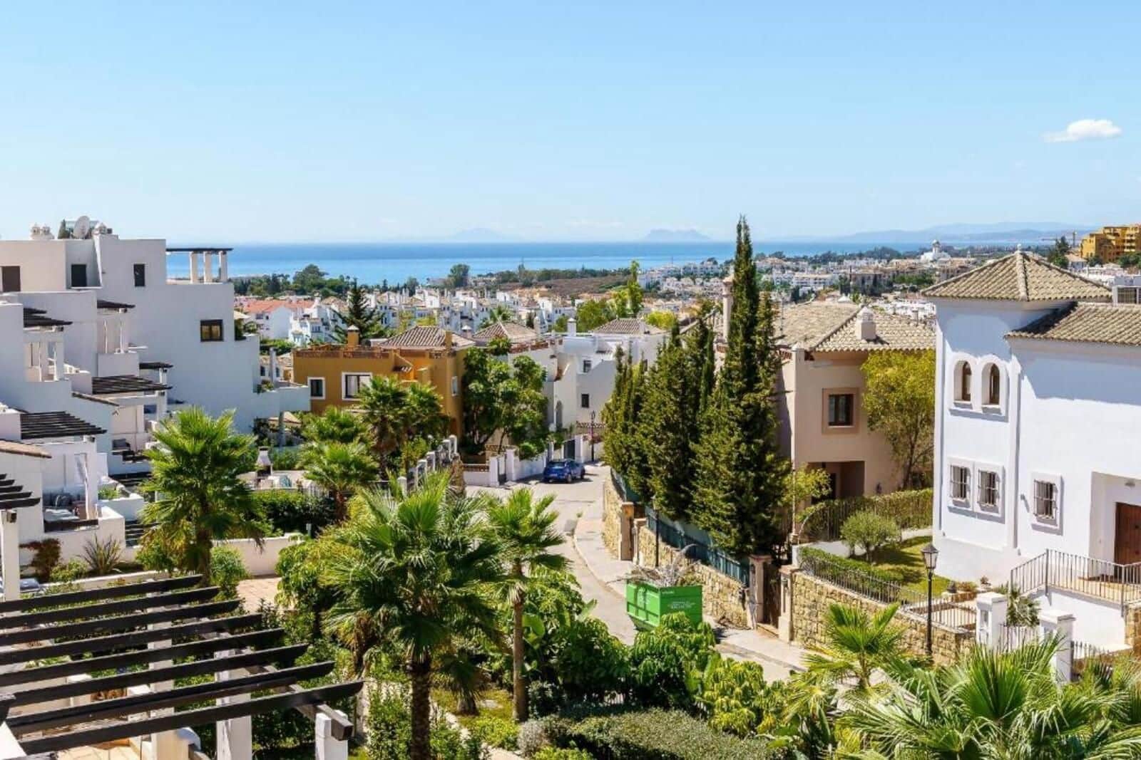 Ático de 2 habitaciones en Estepona en venta con piscina garaje - 450.000 € (Ref: 10065028)