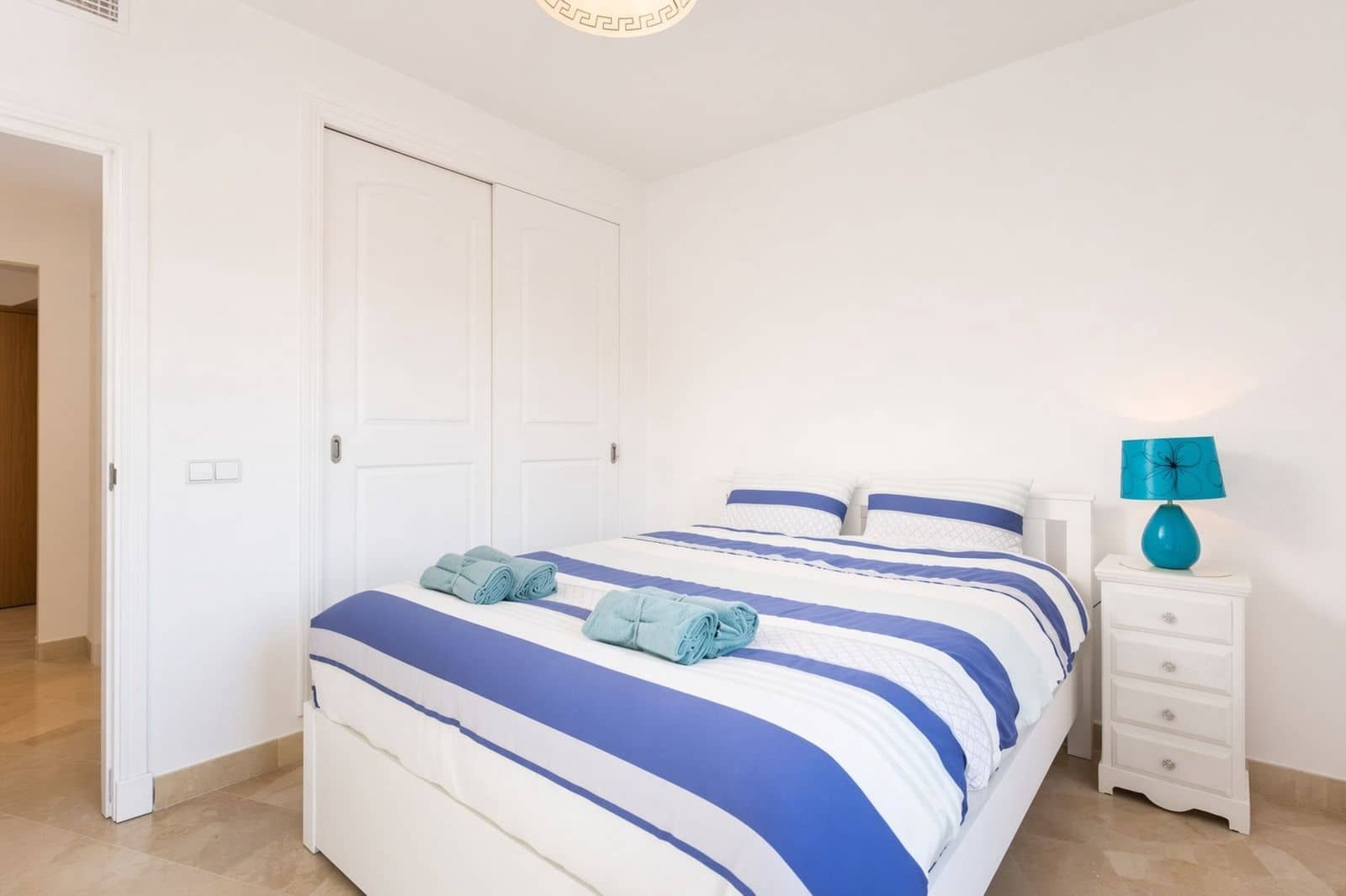 4 quarto Penthouse para venda em Estepona com piscina garagem - 480 000 € (Ref: 10070887)