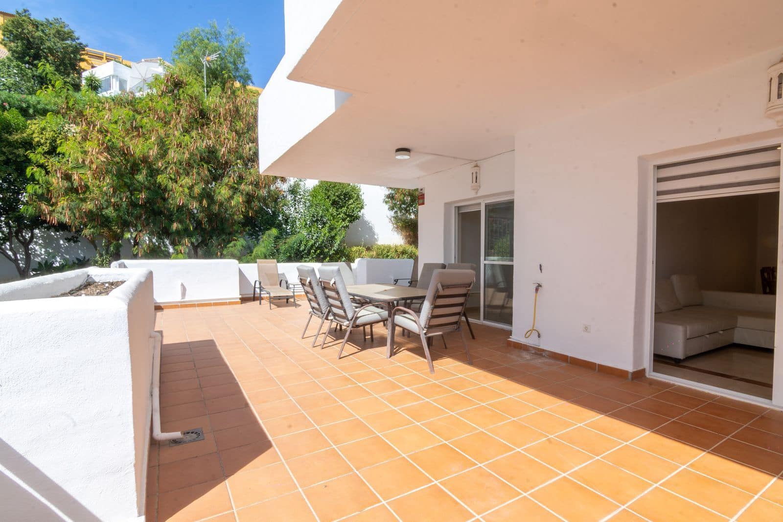3 sovrum Lägenhet till salu i Estepona med pool garage - 420 000 € (Ref: 10075618)