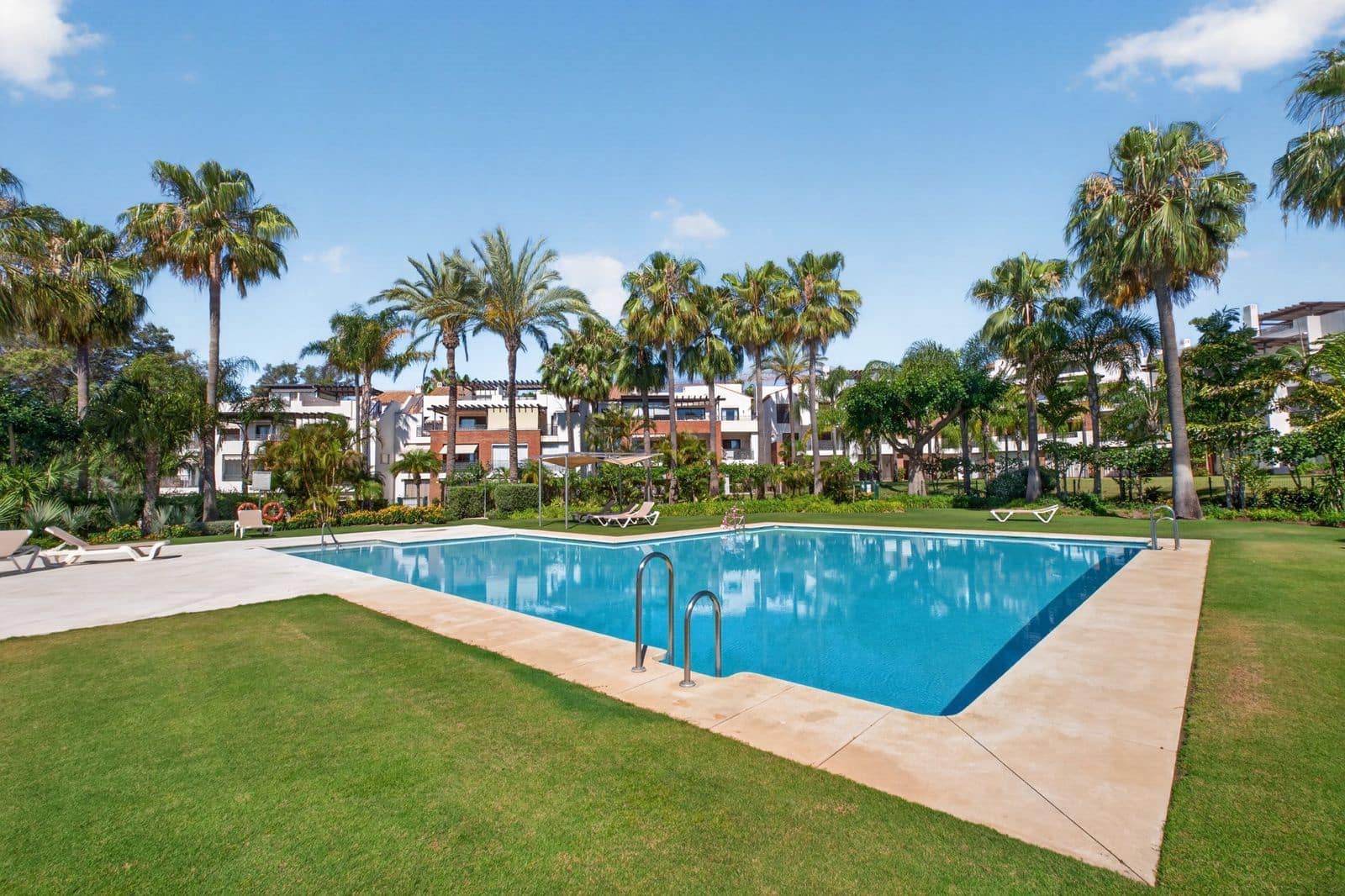 2 sypialnia Apartament na sprzedaż w Estepona z basenem - 400 000 € (Ref: 10078327)