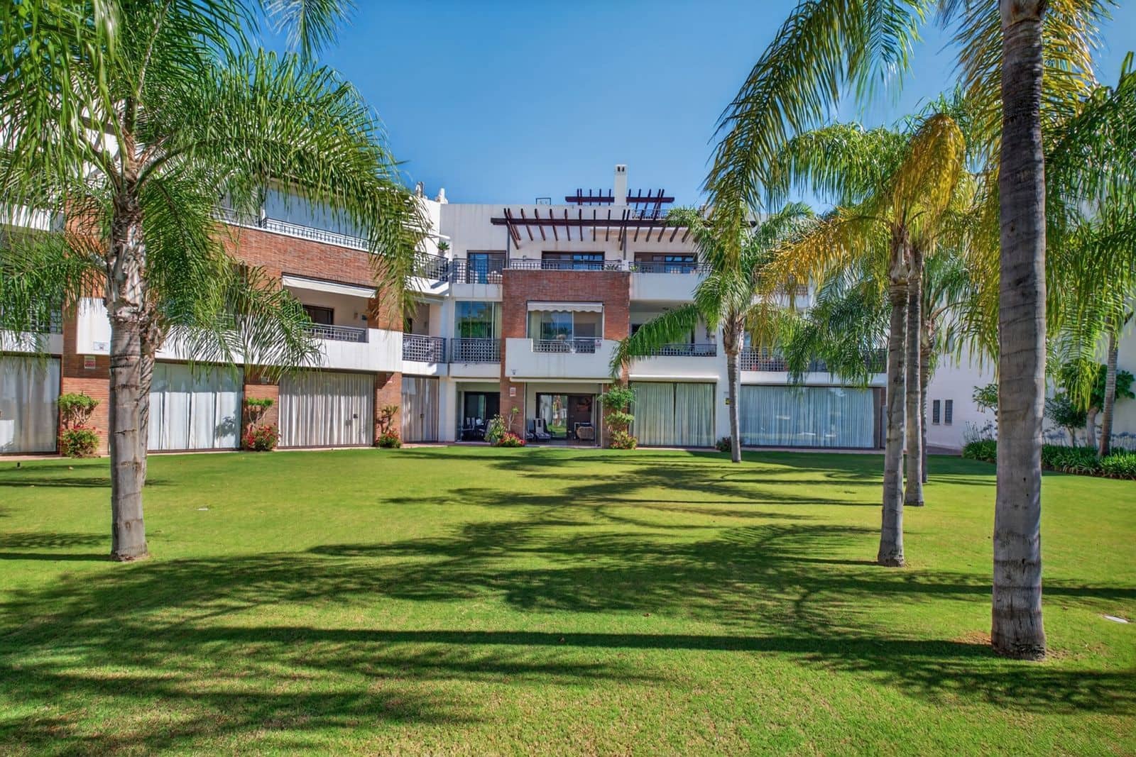 2 sypialnia Apartament na sprzedaż w Estepona z basenem - 400 000 € (Ref: 10078327)