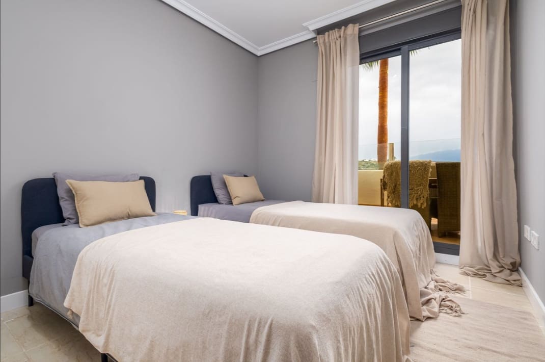 2 Zimmer Apartment zu verkaufen in Estepona mit Pool - 425.000 € (Ref: 10081264)