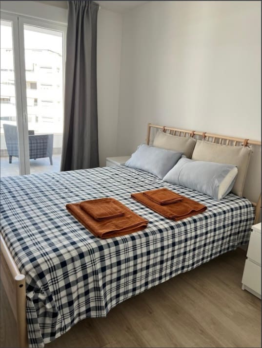 Appartement de 3 chambres à louer à Nueva Andalucia avec piscine garage - 2 350 € (Ref: 10086926)