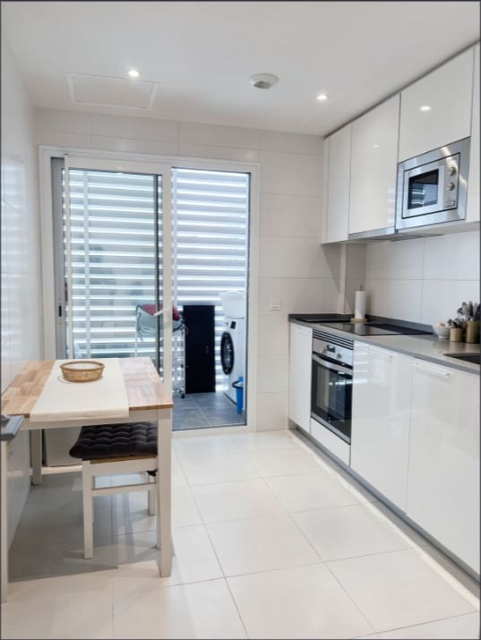 Appartement de 3 chambres à louer à Nueva Andalucia avec piscine garage - 2 350 € (Ref: 10086926)