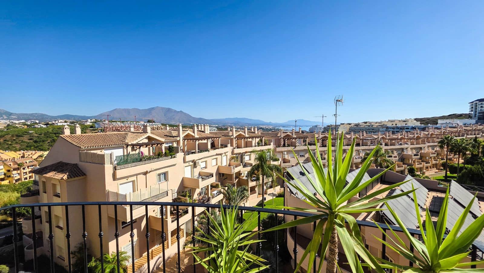 3 sovrum Takvåning till salu i La Duquesa / Puerto de la Duquesa med pool garage - 390 000 € (Ref: 10086935)