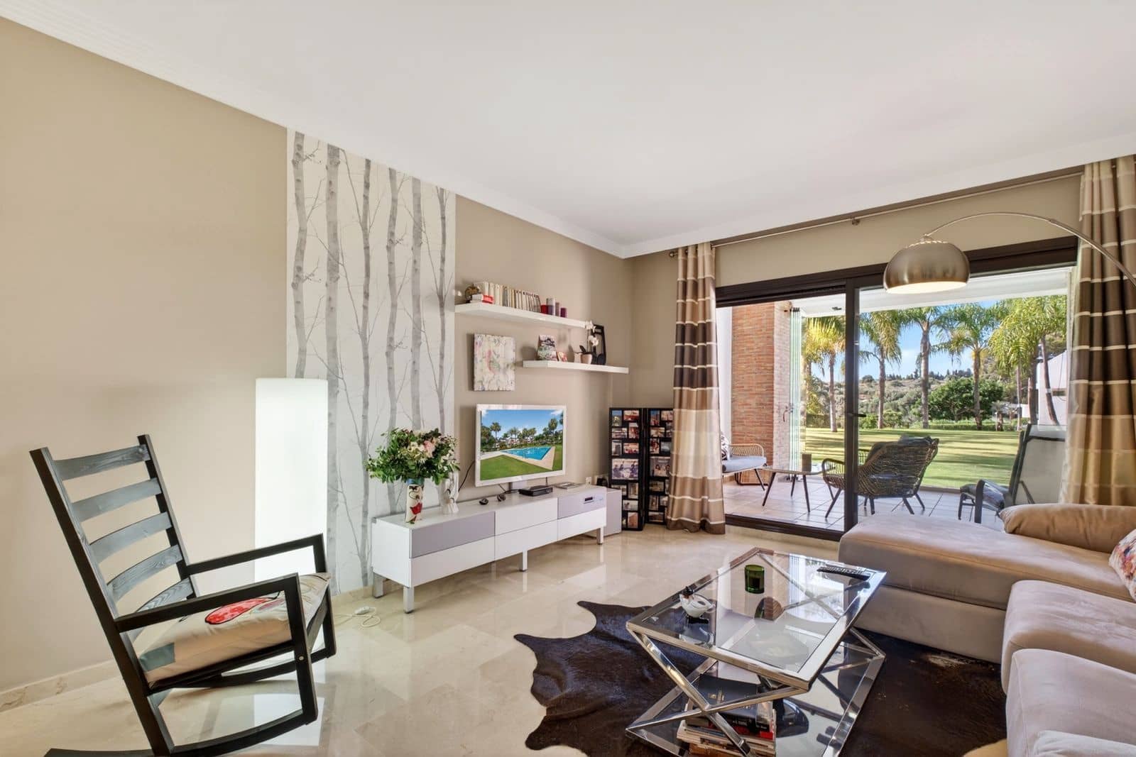 2 Zimmer Apartment zu verkaufen in Estepona mit Pool - 400.000 € (Ref: 10090721)