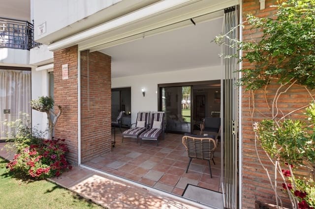 Apartamento de 2 habitaciones en Estepona en venta con piscina - 400.000 € (Ref: 10090721)