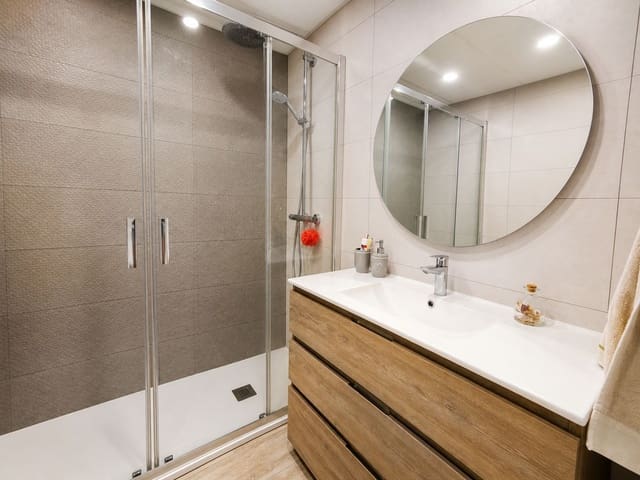 3 makuuhuone Huoneisto myytävänä paikassa La Duquesa / Puerto de la Duquesa, Manilva mukana uima-altaan - 424 000 € (Ref: 10090857)