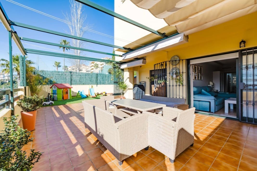 2 chambre Appartement à vendre à Estepona avec piscine garage - 449 000 € (Ref: 10100801)