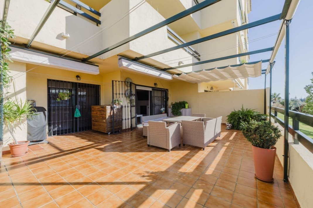 2 chambre Appartement à vendre à Estepona avec piscine garage - 449 000 € (Ref: 10100801)