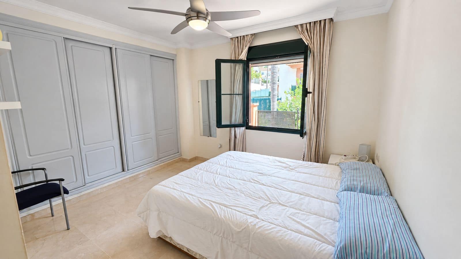 3 sypialnia Apartament na sprzedaż w Estepona z basenem garażem - 369 000 € (Ref: 10100824)