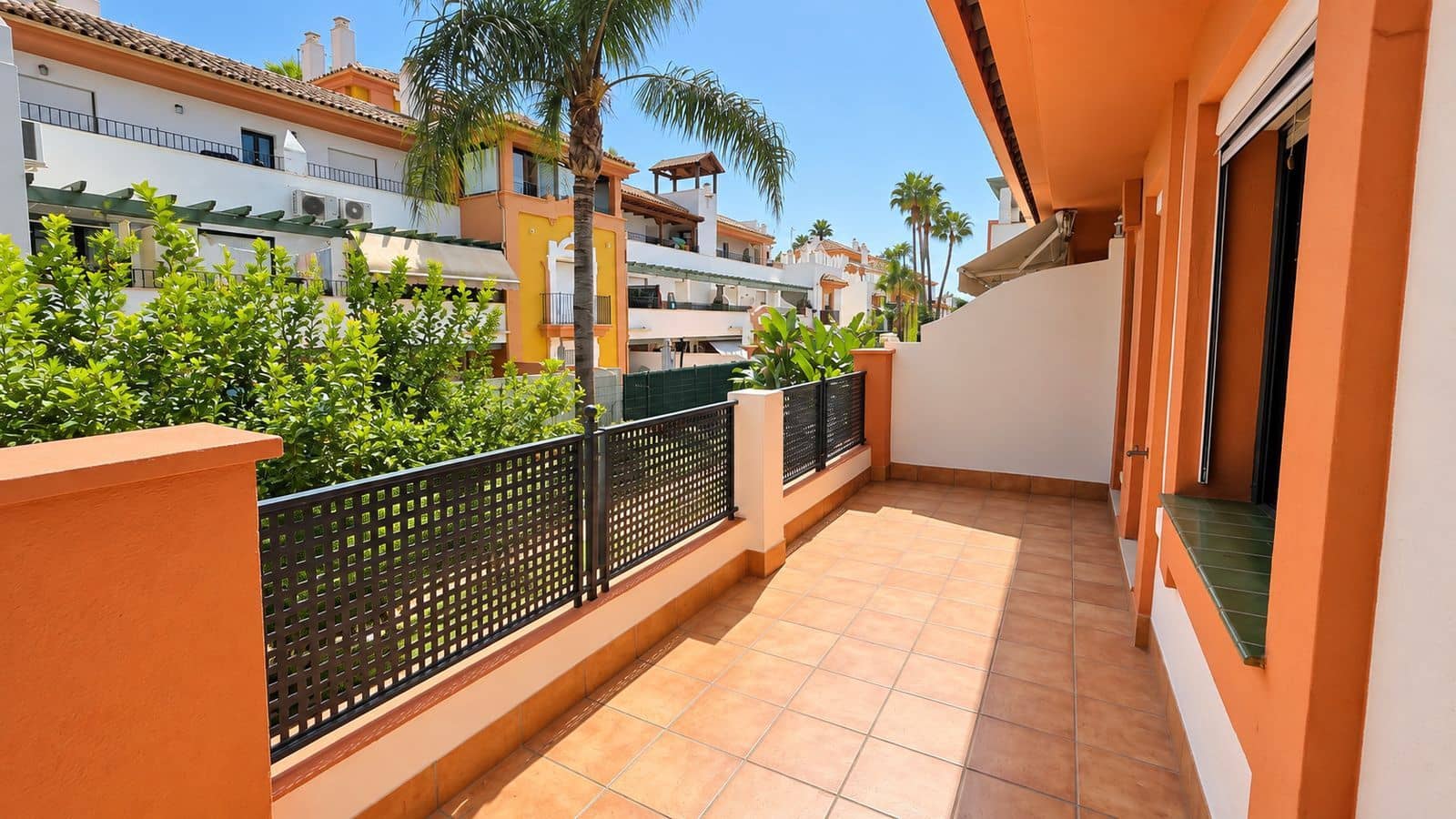 3 sypialnia Apartament na sprzedaż w Estepona z basenem garażem - 369 000 € (Ref: 10100824)