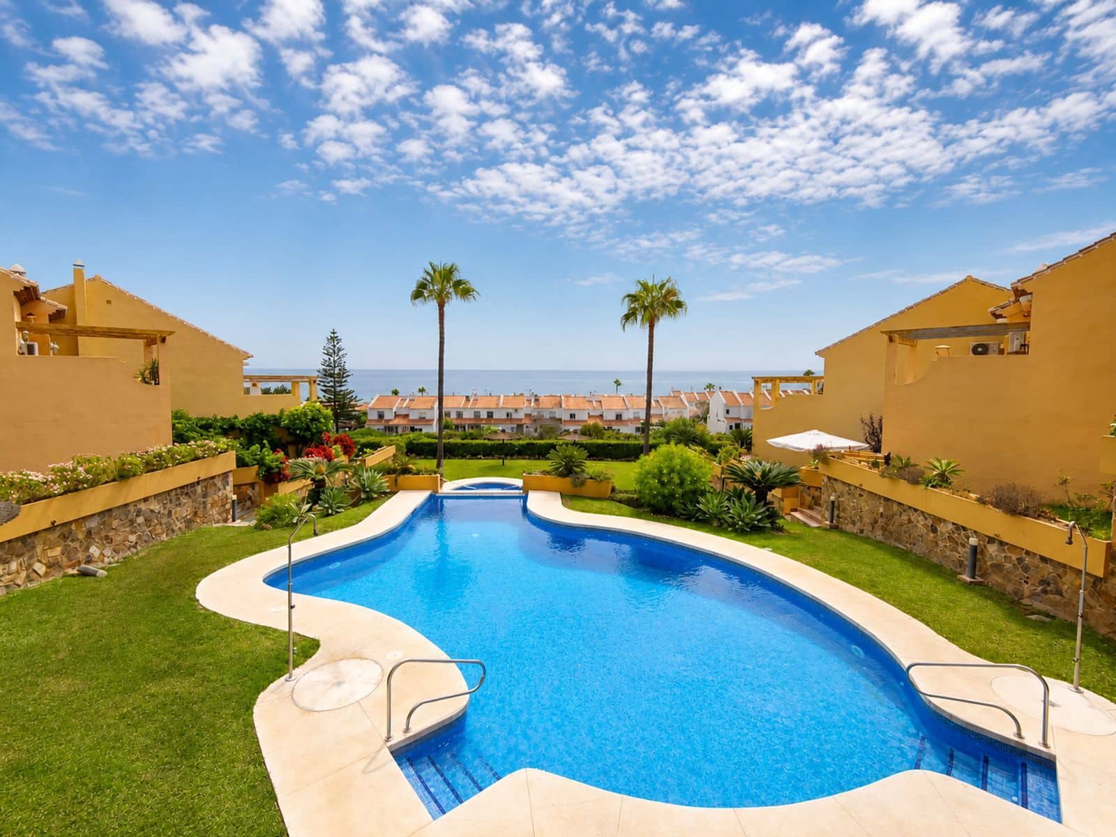 3 sovrum Lägenhet till salu i La Duquesa / Puerto de la Duquesa med pool - 424 000 € (Ref: 10100825)