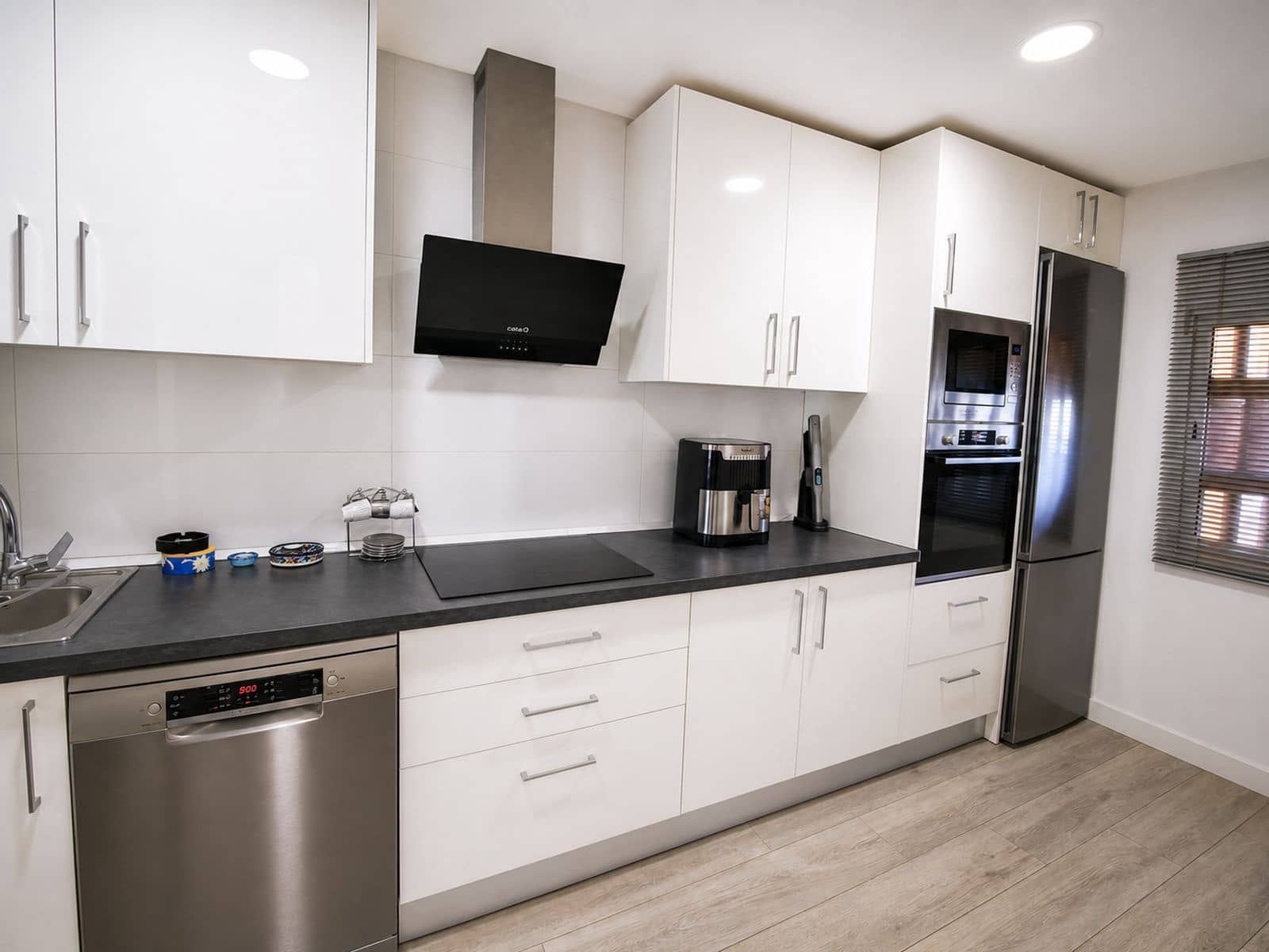 3 sypialnia Apartament na sprzedaż w La Duquesa / Puerto de la Duquesa z basenem - 424 000 € (Ref: 10110377)