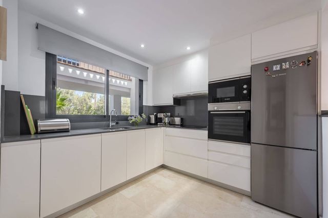 2 sypialnia Apartament na sprzedaż w Manilva z basenem garażem - 369 000 € (Ref: 10118060)