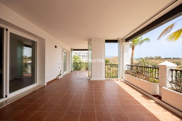 Apartamento de 2 habitaciones en Calahonda, Mijas en venta con piscina garaje - 366.000 € (Ref: 10118066)