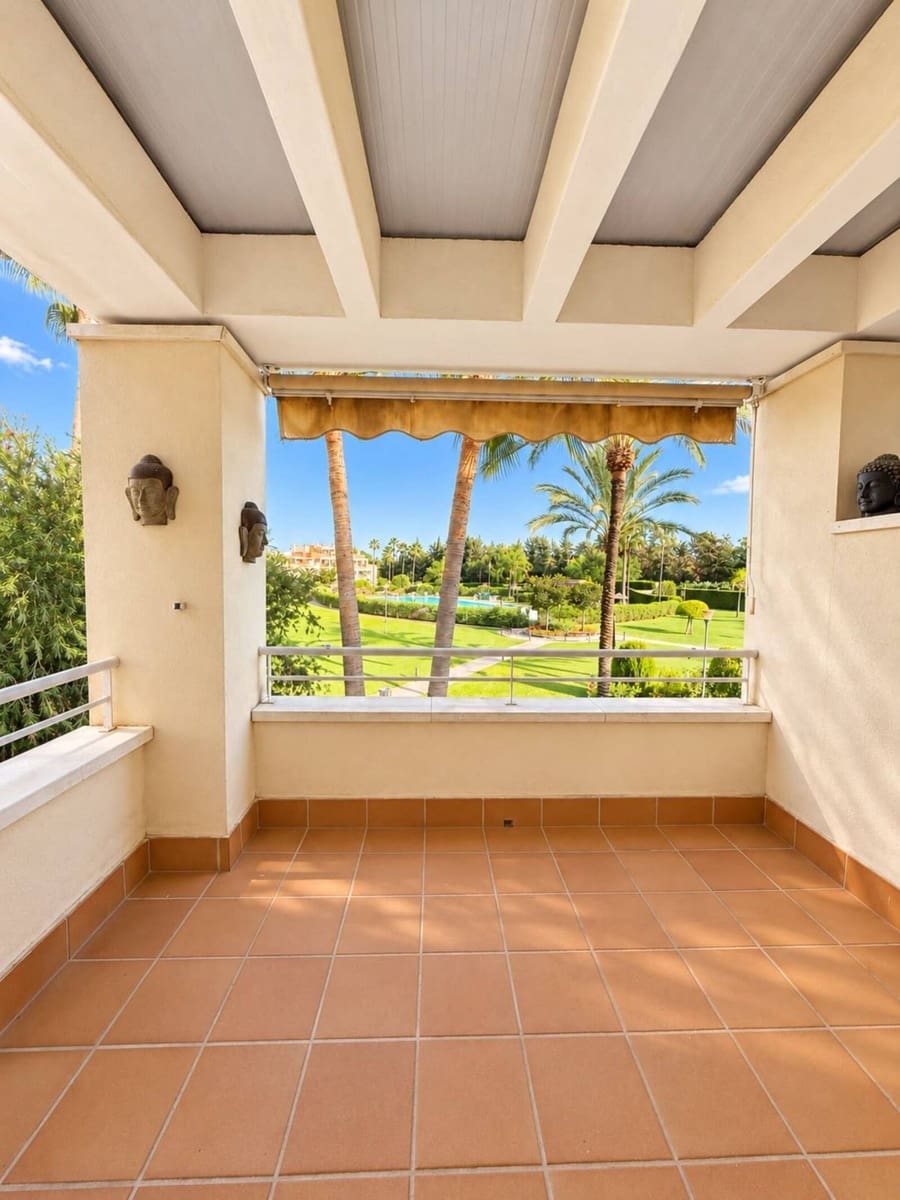 3 Zimmer Apartment zu verkaufen in Estepona mit Pool Garage - 430.000 € (Ref: 10129420)