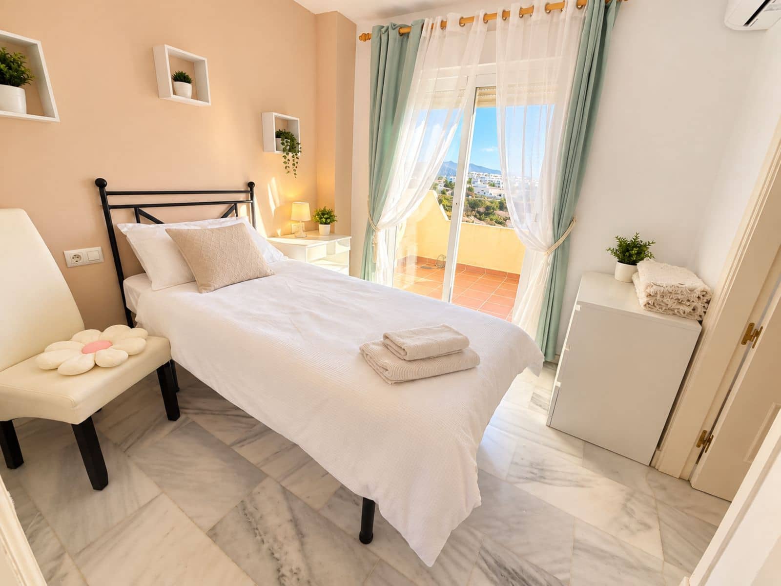 Ático de 3 habitaciones en Casares en venta con piscina - 299.950 € (Ref: 10129424)