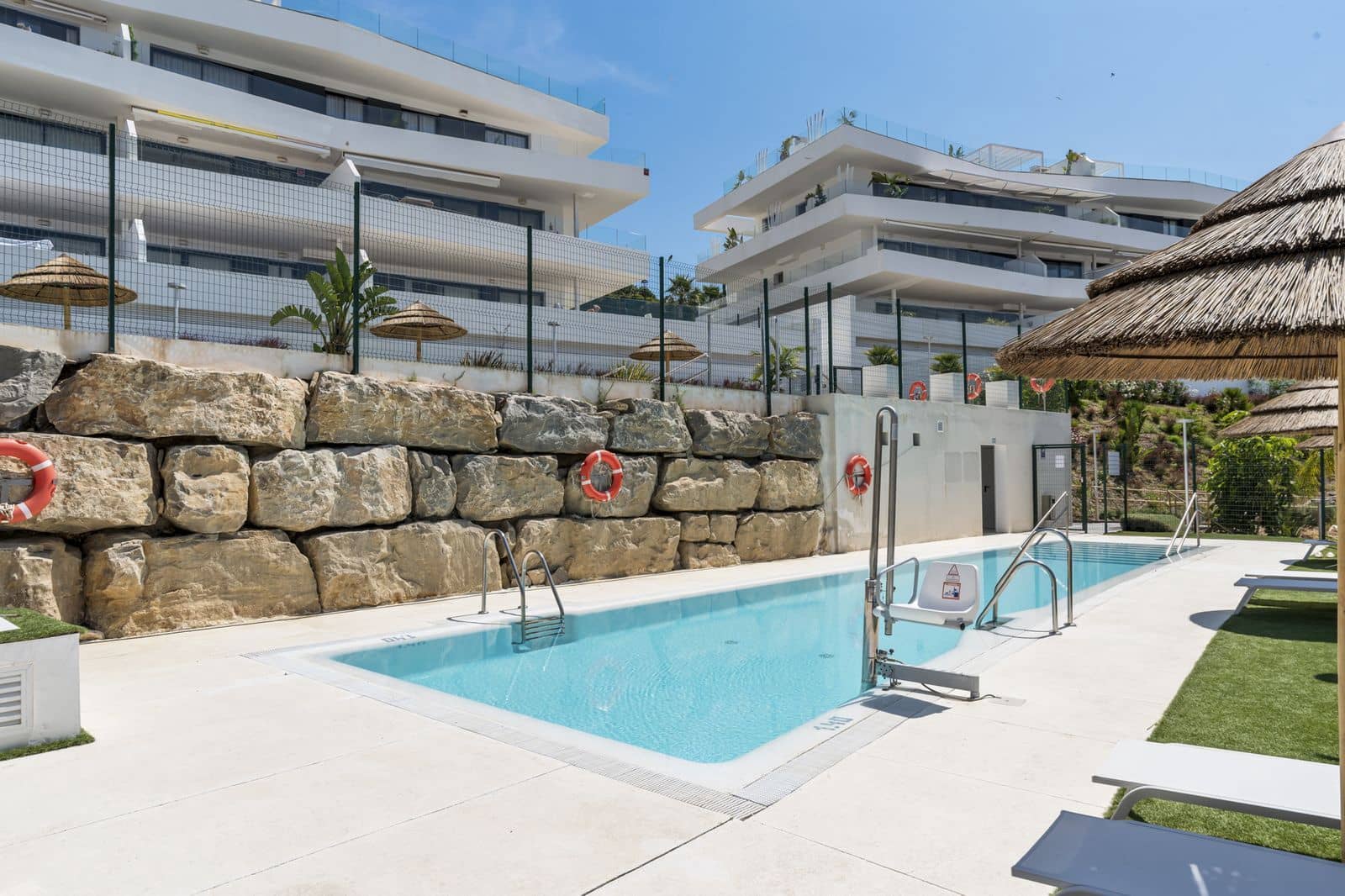 2 quarto Apartamento para venda em Estepona com piscina garagem - 420 000 € (Ref: 10140260)