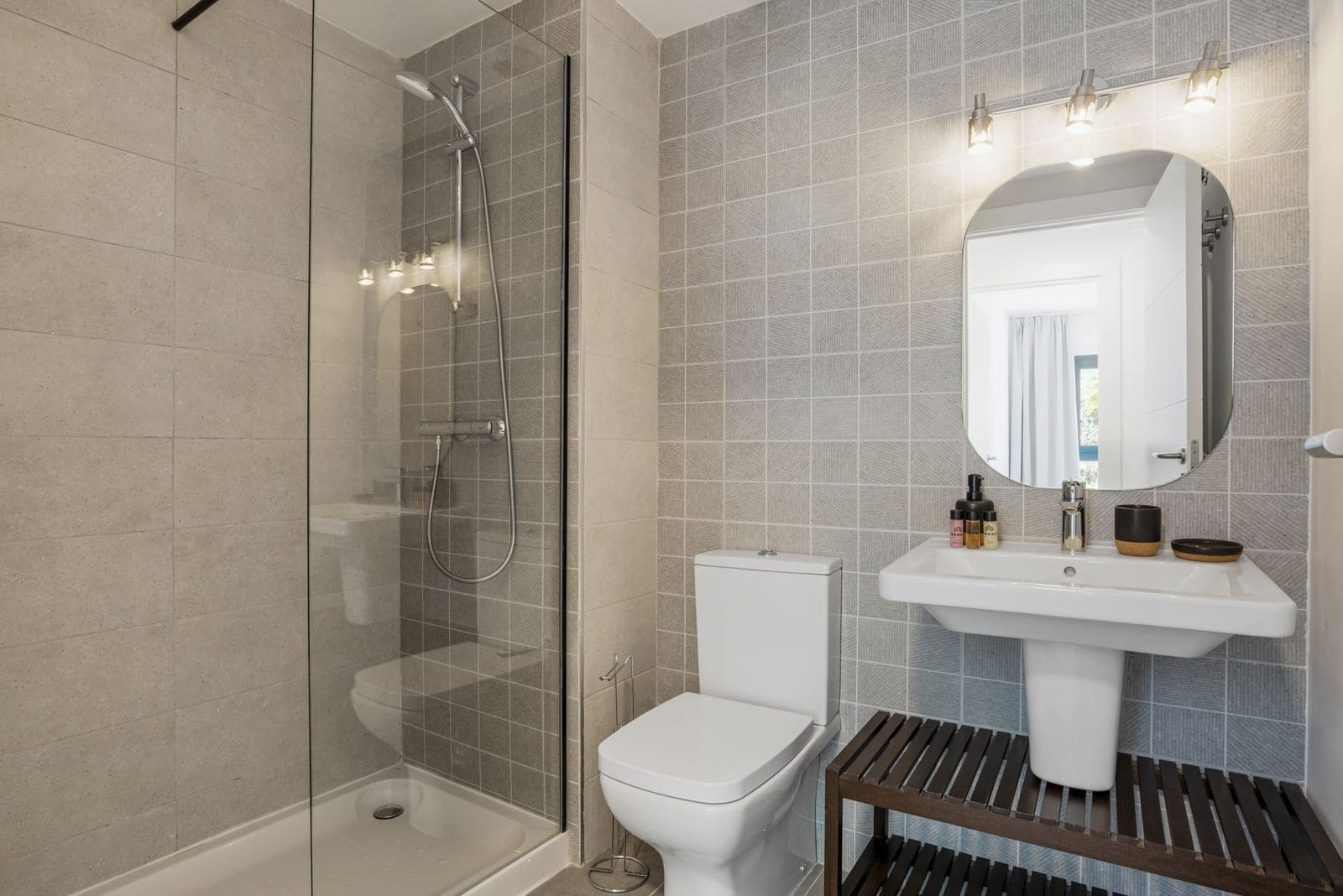 Apartamento de 2 habitaciones en Estepona en venta con piscina garaje - 420.000 € (Ref: 10147086)