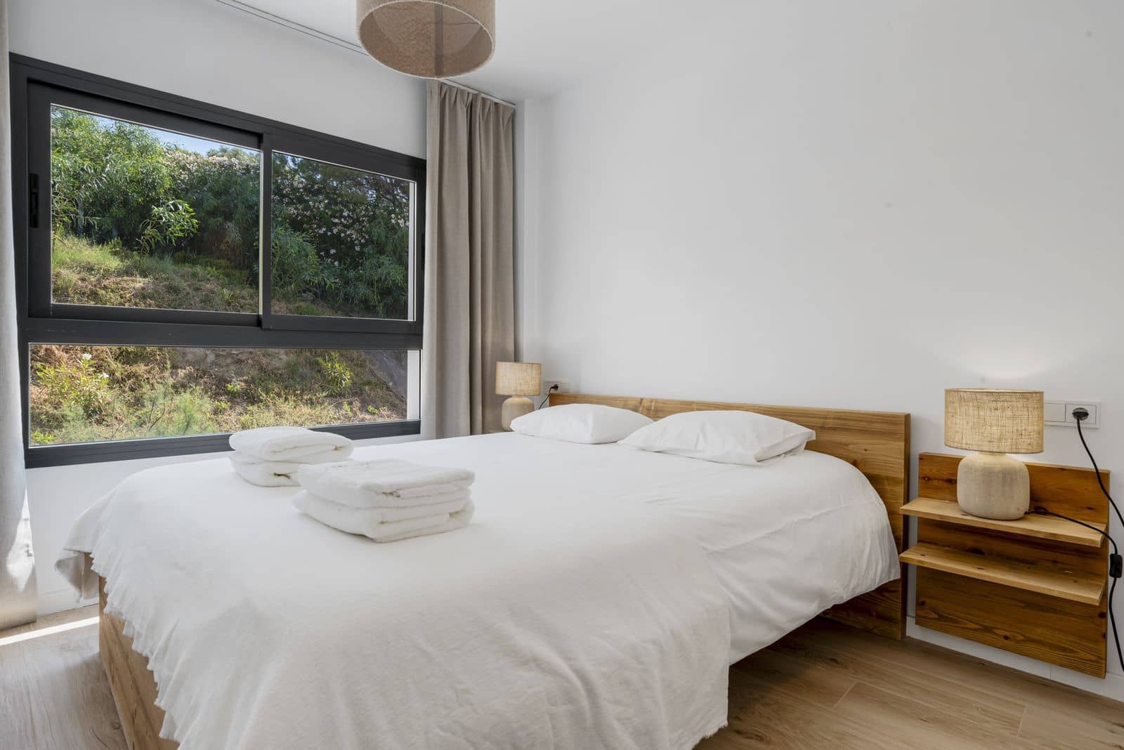 Apartamento de 2 habitaciones en Estepona en venta con piscina garaje - 420.000 € (Ref: 10147086)