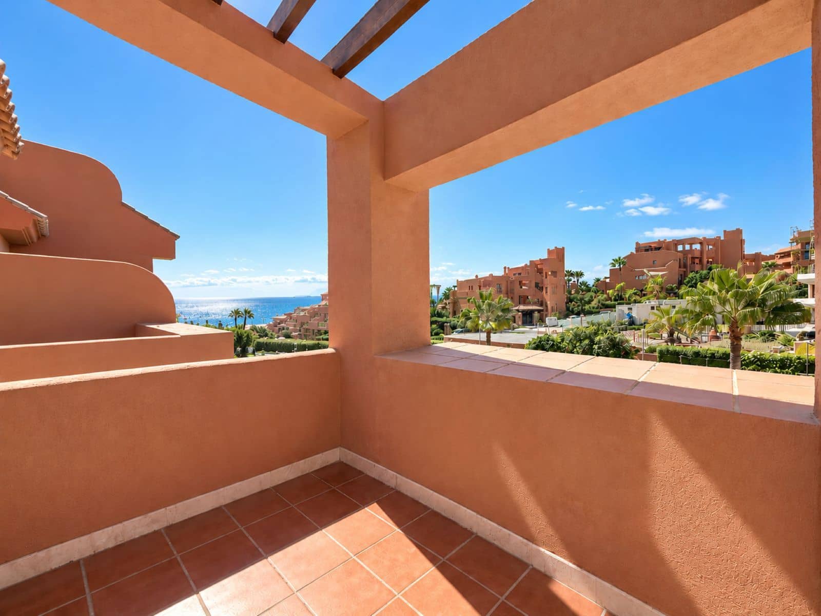 3 slaapkamer Penthouse te koop in Estepona met zwembad garage - € 420.000 (Ref: 10147094)