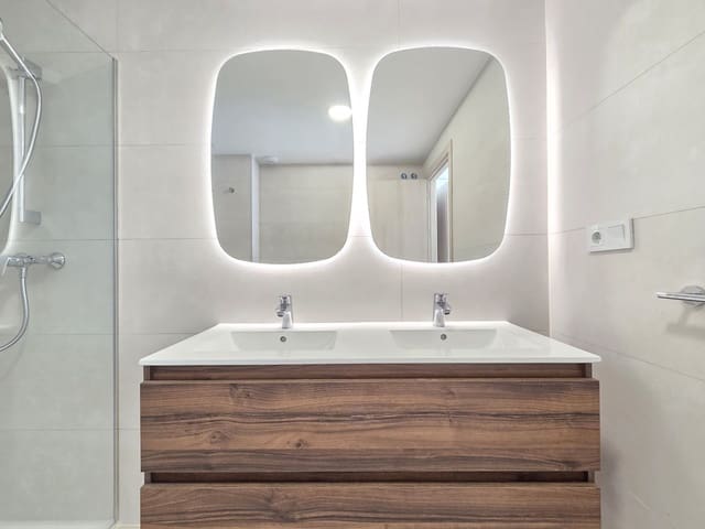 2 soverom Penthouse til salgs i Manilva med svømmebasseng garasje - € 475 000 (Ref: 10147097)