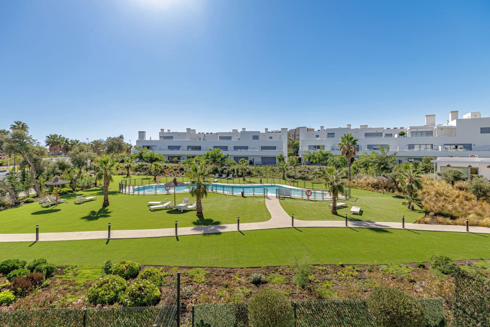 2 makuuhuone Huoneisto myytävänä paikassa Estepona mukana uima-altaan 
autotalli - 475 000 € (Ref: 10147098)