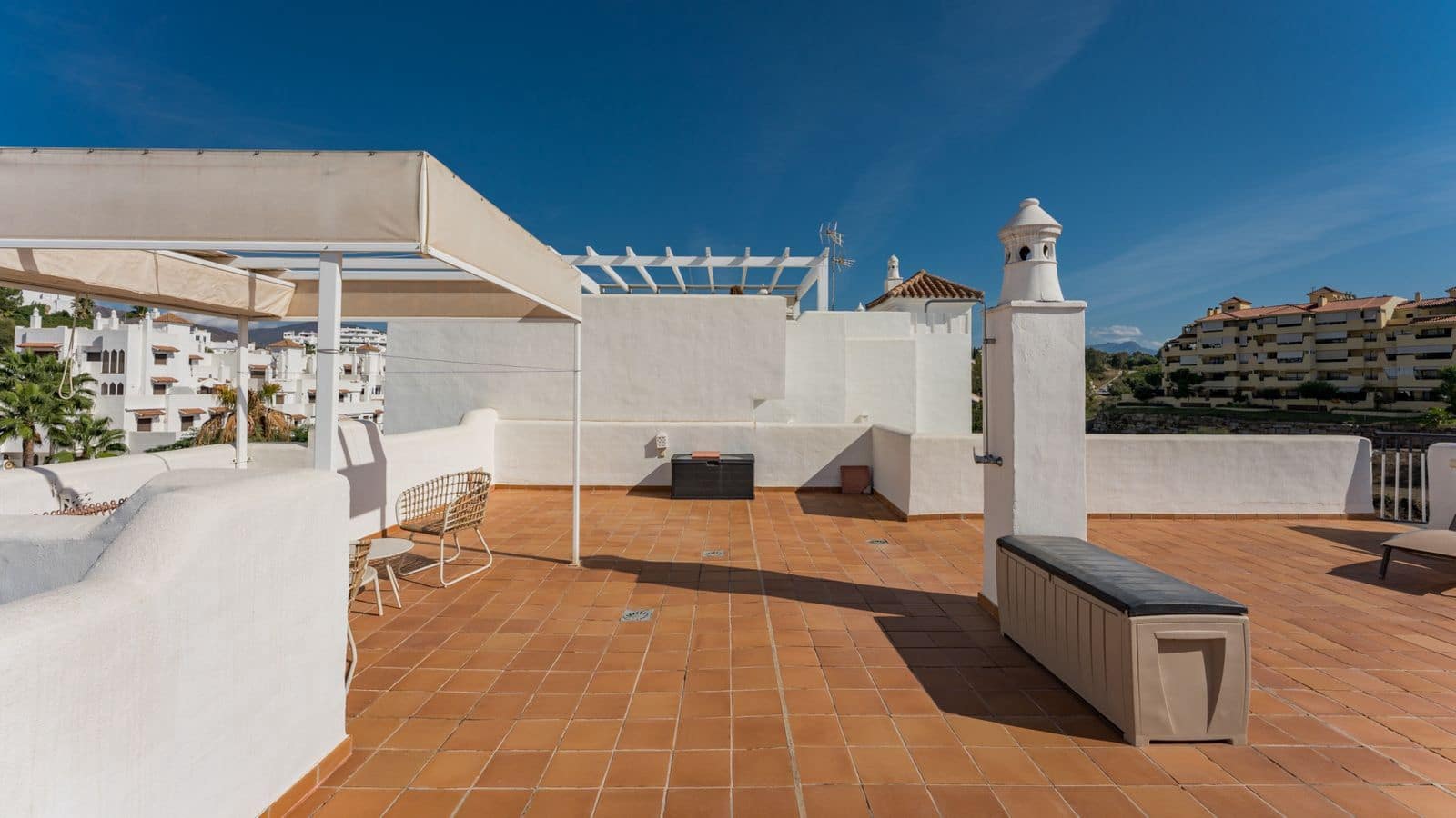 2 makuuhuone Kattohuoneisto myytävänä paikassa Estepona mukana uima-altaan 
autotalli - 435 000 € (Ref: 10148108)