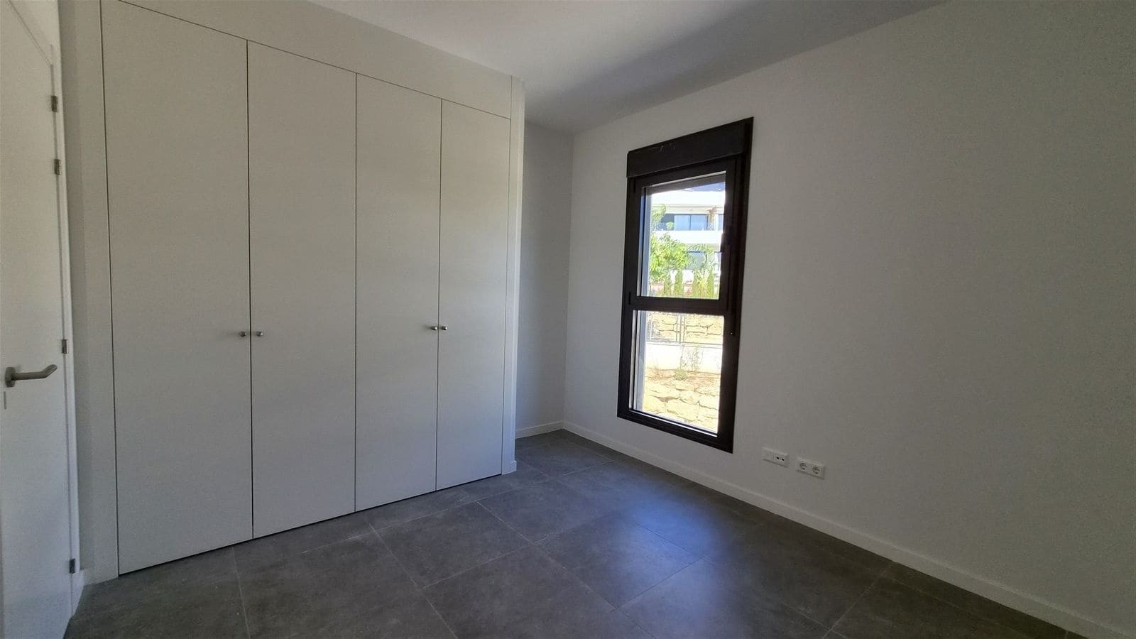 2 slaapkamer Appartement te koop in Estepona met zwembad garage - € 495.000 (Ref: 10148115)