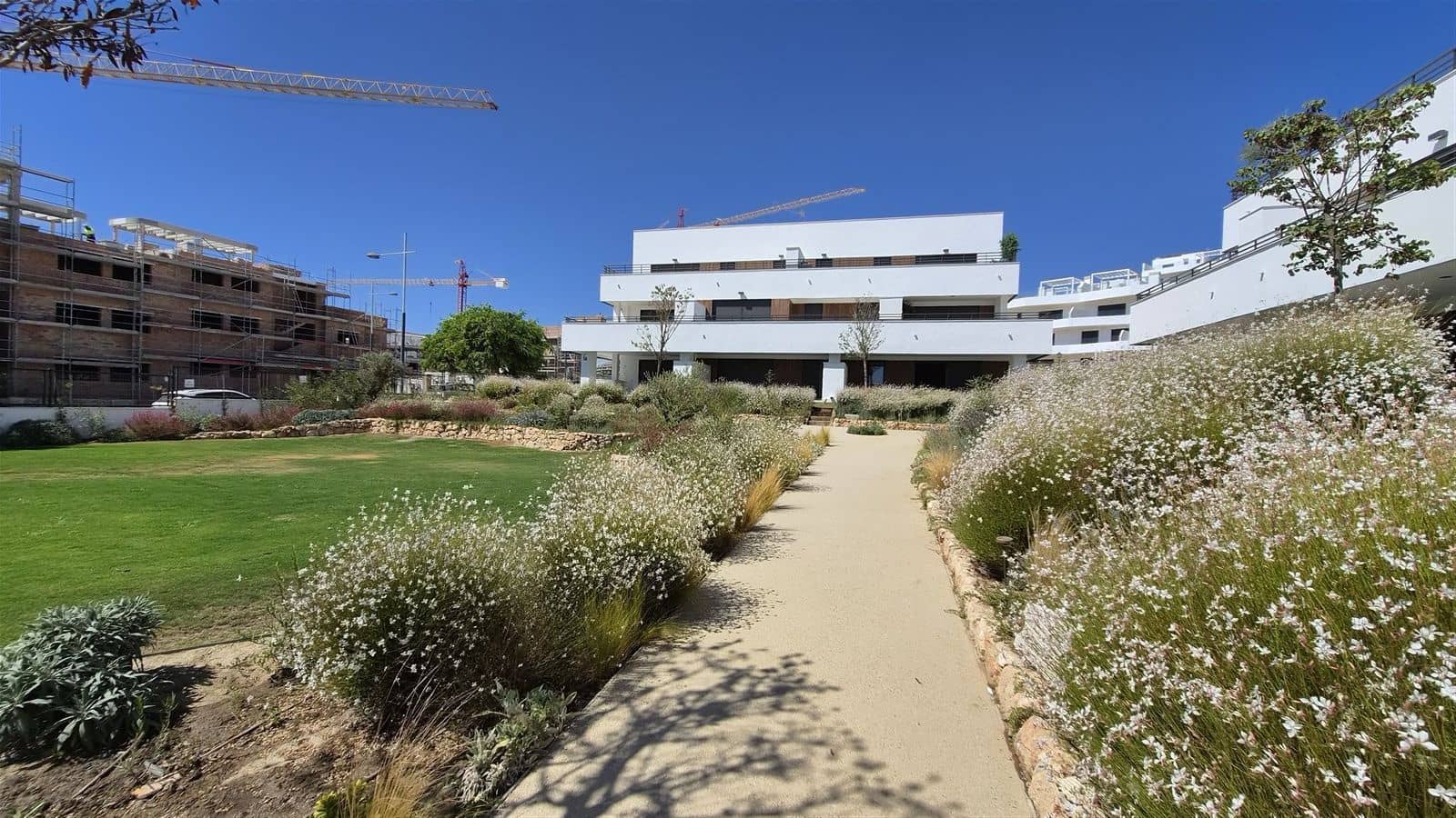 2 slaapkamer Appartement te koop in Estepona met zwembad garage - € 495.000 (Ref: 10148115)