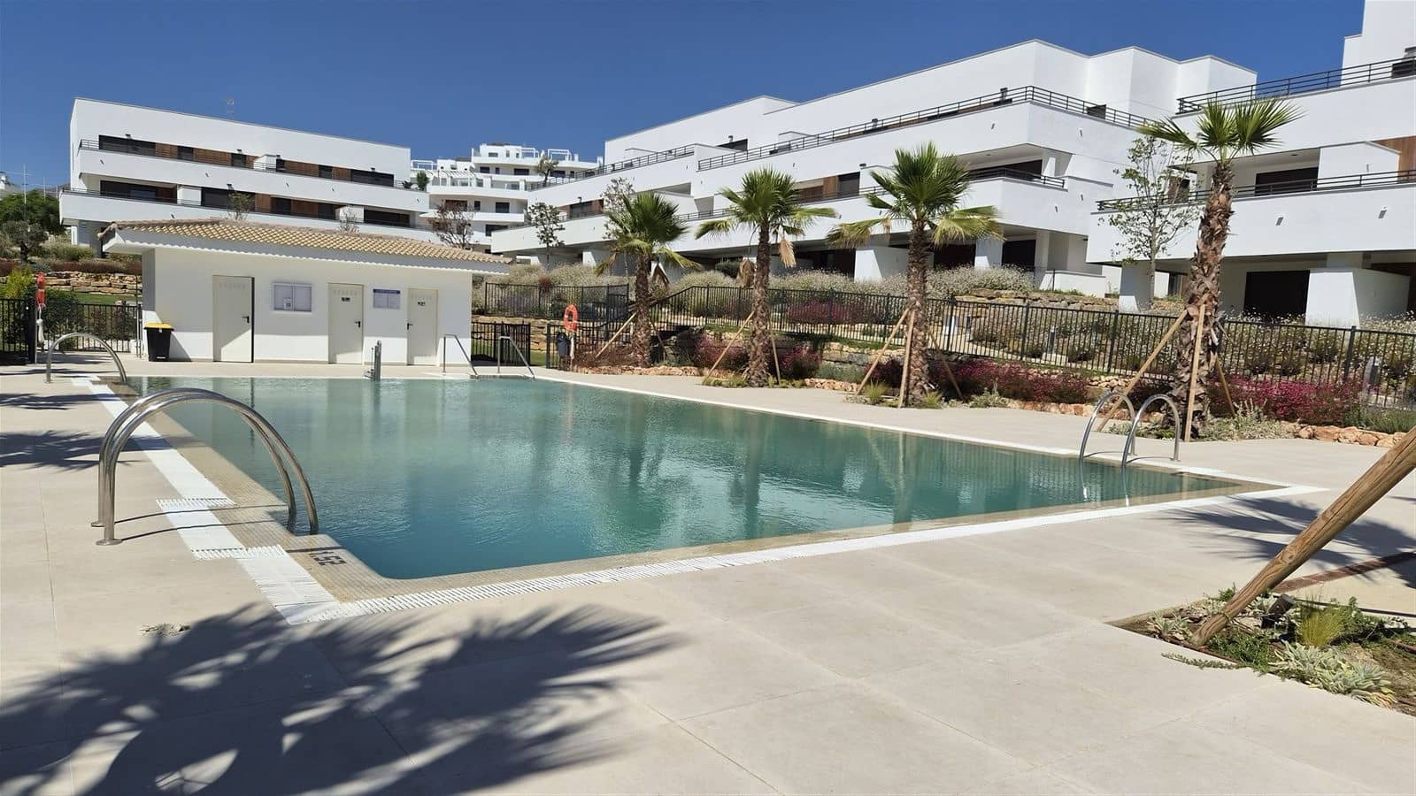 2 slaapkamer Appartement te koop in Estepona met zwembad garage - € 495.000 (Ref: 10148115)