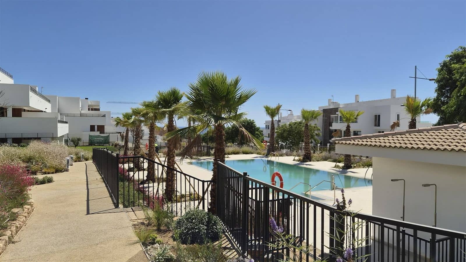 2 slaapkamer Appartement te koop in Estepona met zwembad garage - € 495.000 (Ref: 10148115)