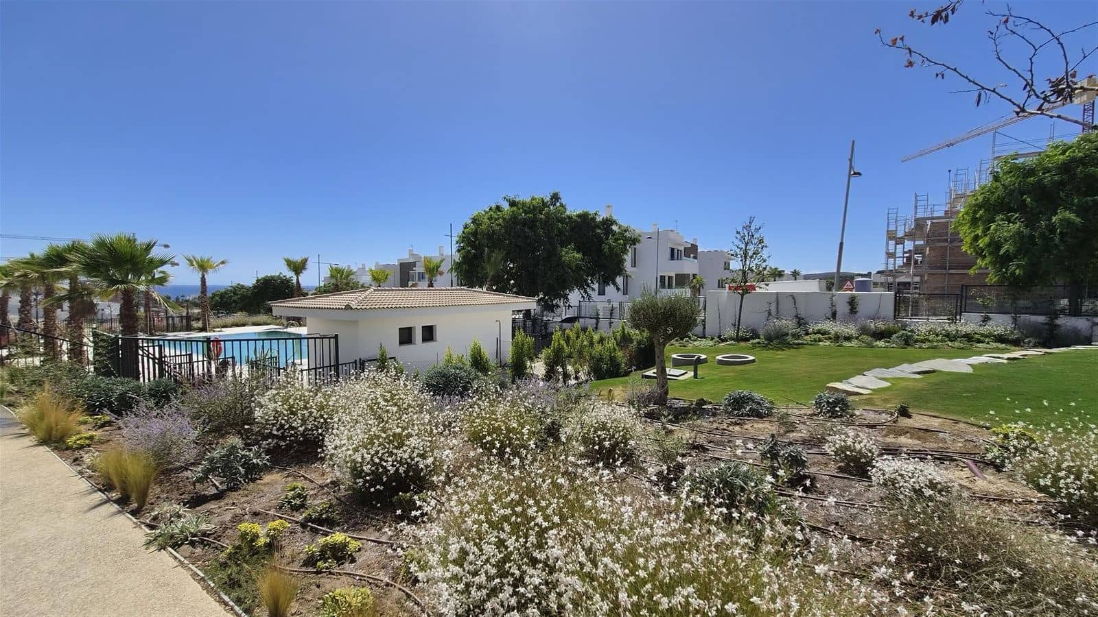2 slaapkamer Appartement te koop in Estepona met zwembad garage - € 495.000 (Ref: 10148115)