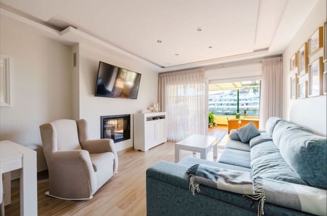 Apartamento de 2 habitaciones en Estepona en venta con piscina garaje - 398.000 € (Ref: 10149328)
