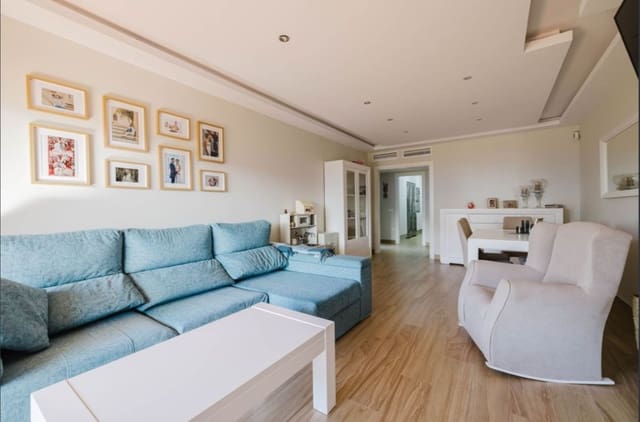 Apartamento de 2 habitaciones en Estepona en venta con piscina garaje - 398.000 € (Ref: 10149328)