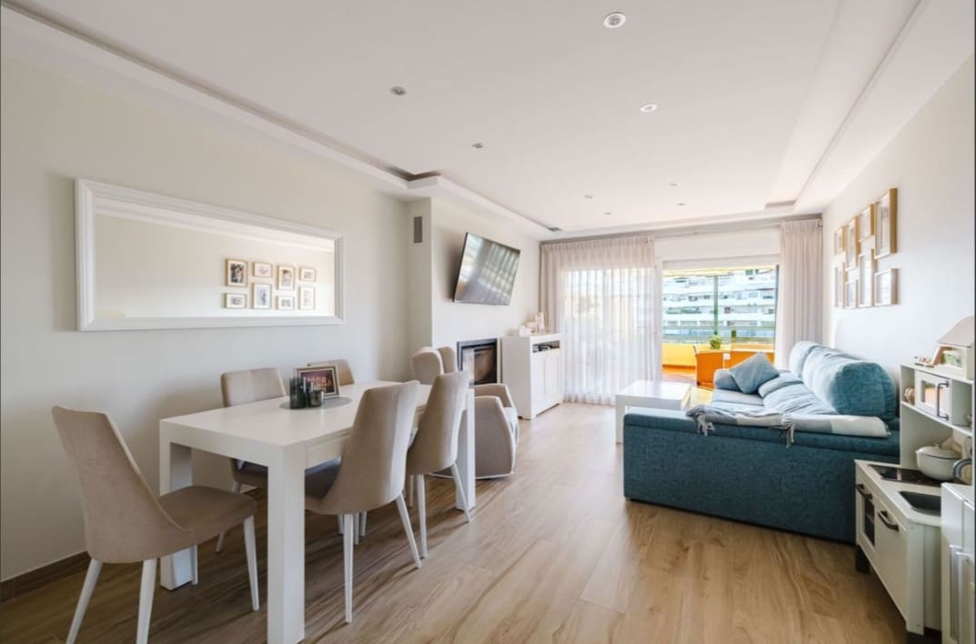 Apartamento de 2 habitaciones en Estepona en venta con piscina garaje - 398.000 € (Ref: 10149328)